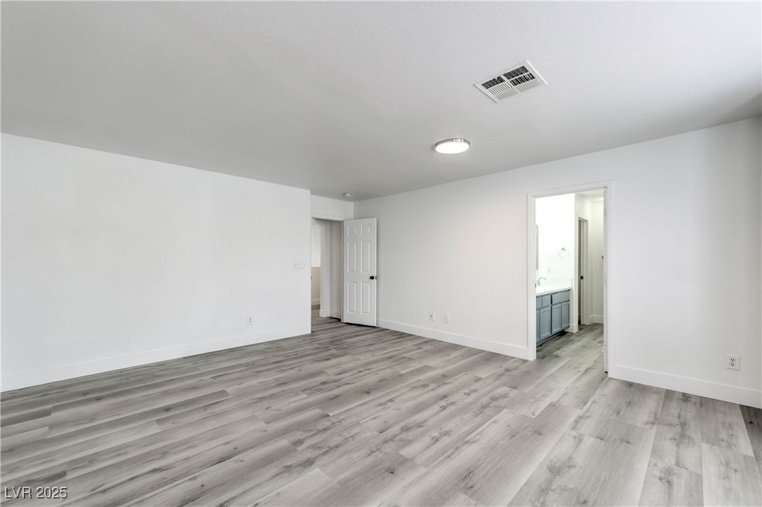 1022 Cliffbrook Hedge Avenue