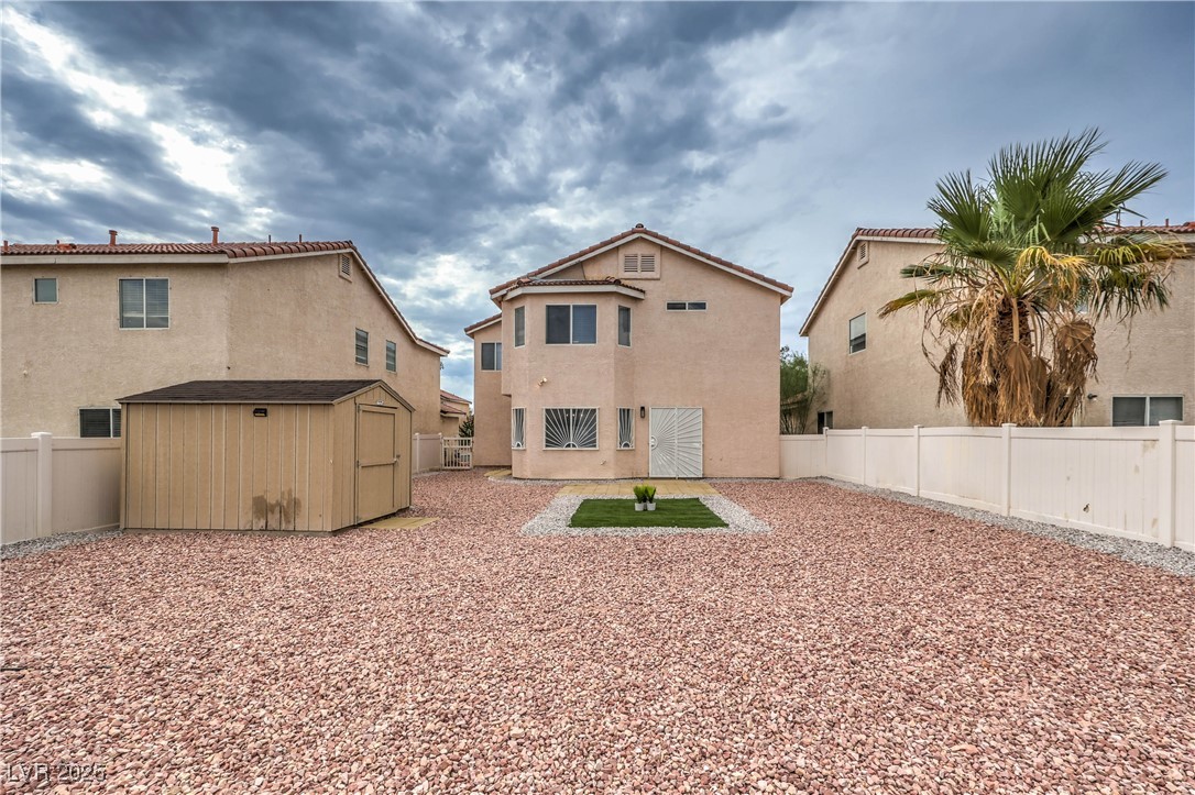 1022 Cliffbrook Hedge Avenue