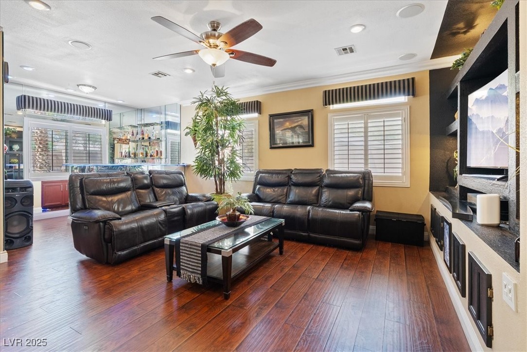 3827 Blue Gull Street