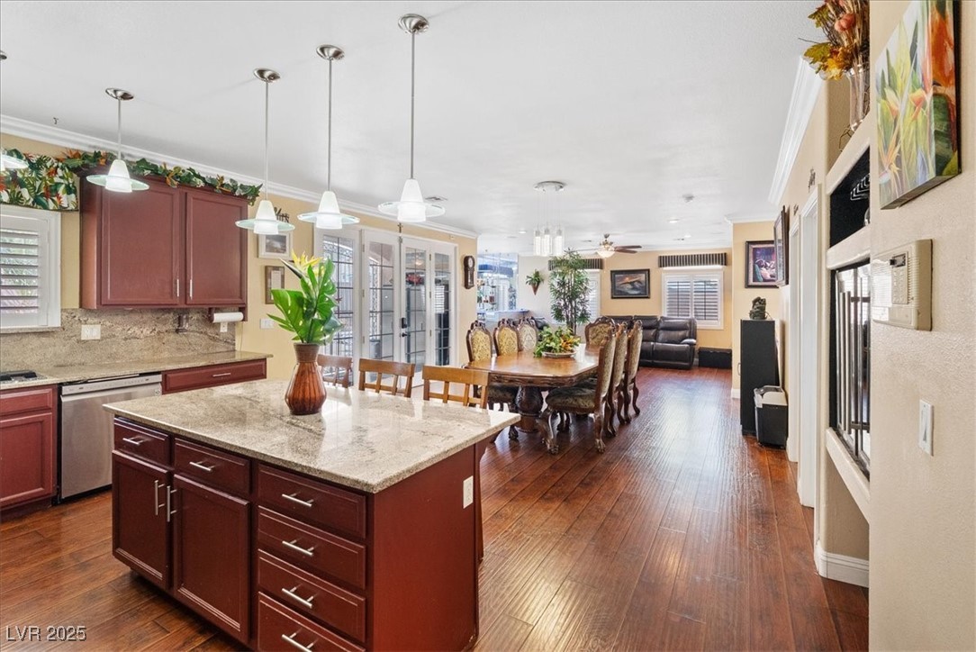 3827 Blue Gull Street