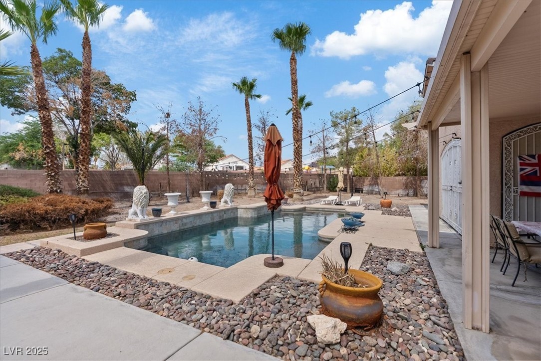 3827 Blue Gull Street