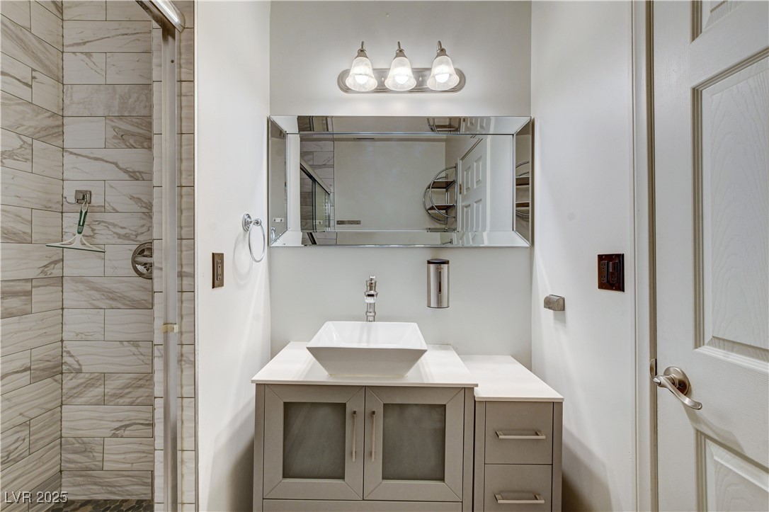 4828 Lakestream Avenue