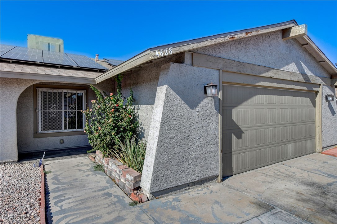 4828 Lakestream Avenue