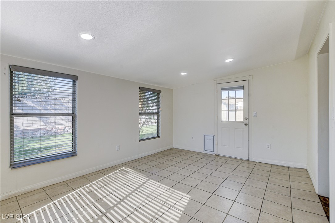 4828 Lakestream Avenue