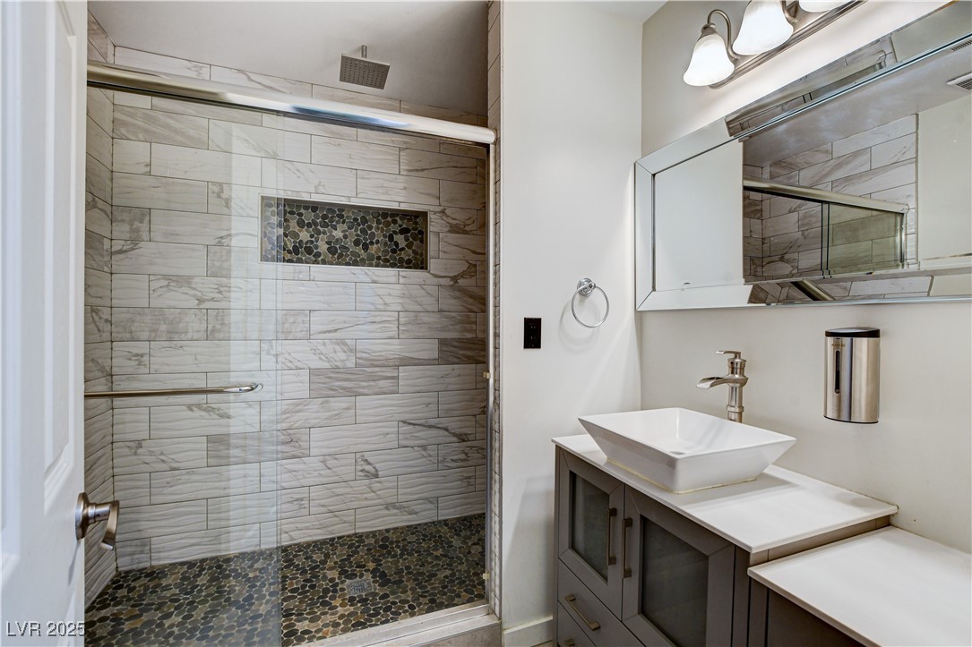 4828 Lakestream Avenue