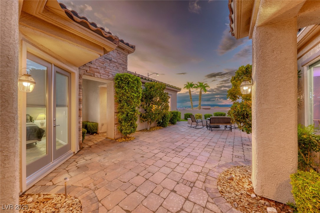 2142 Sandstone Cliffs Drive