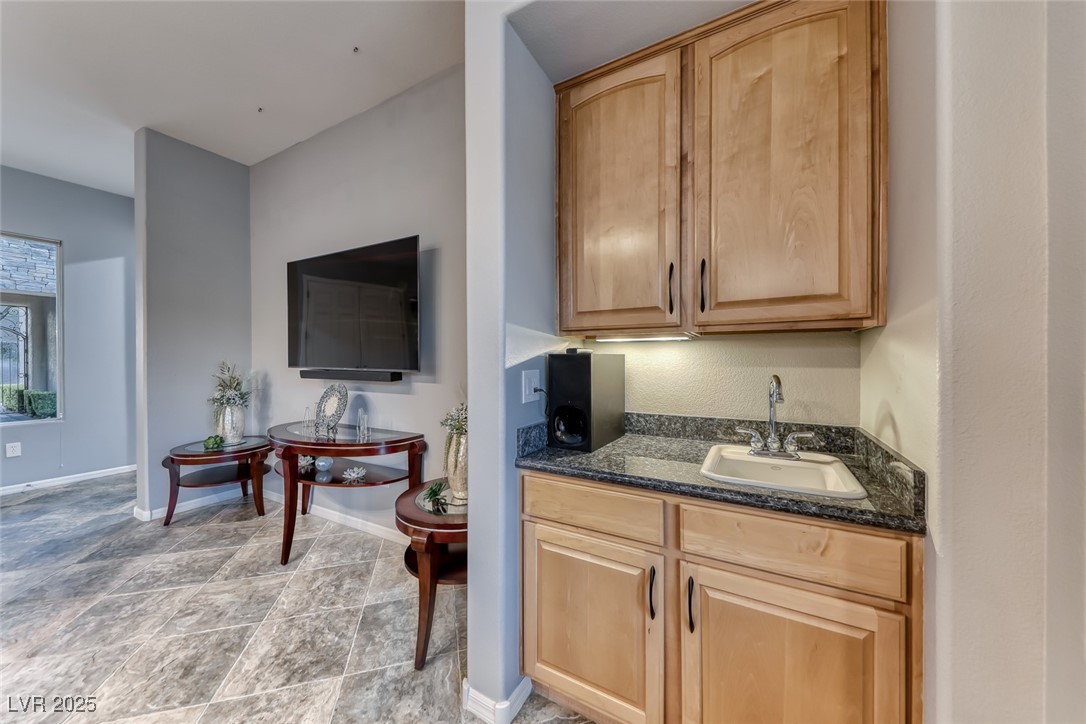 2142 Sandstone Cliffs Drive