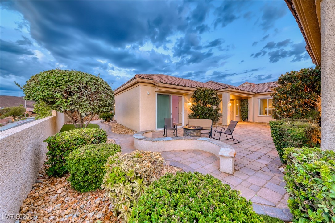 2142 Sandstone Cliffs Drive