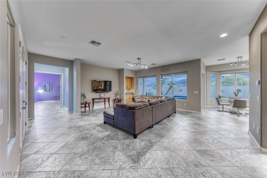 2142 Sandstone Cliffs Drive
