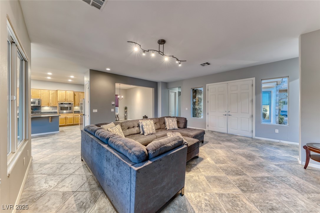2142 Sandstone Cliffs Drive