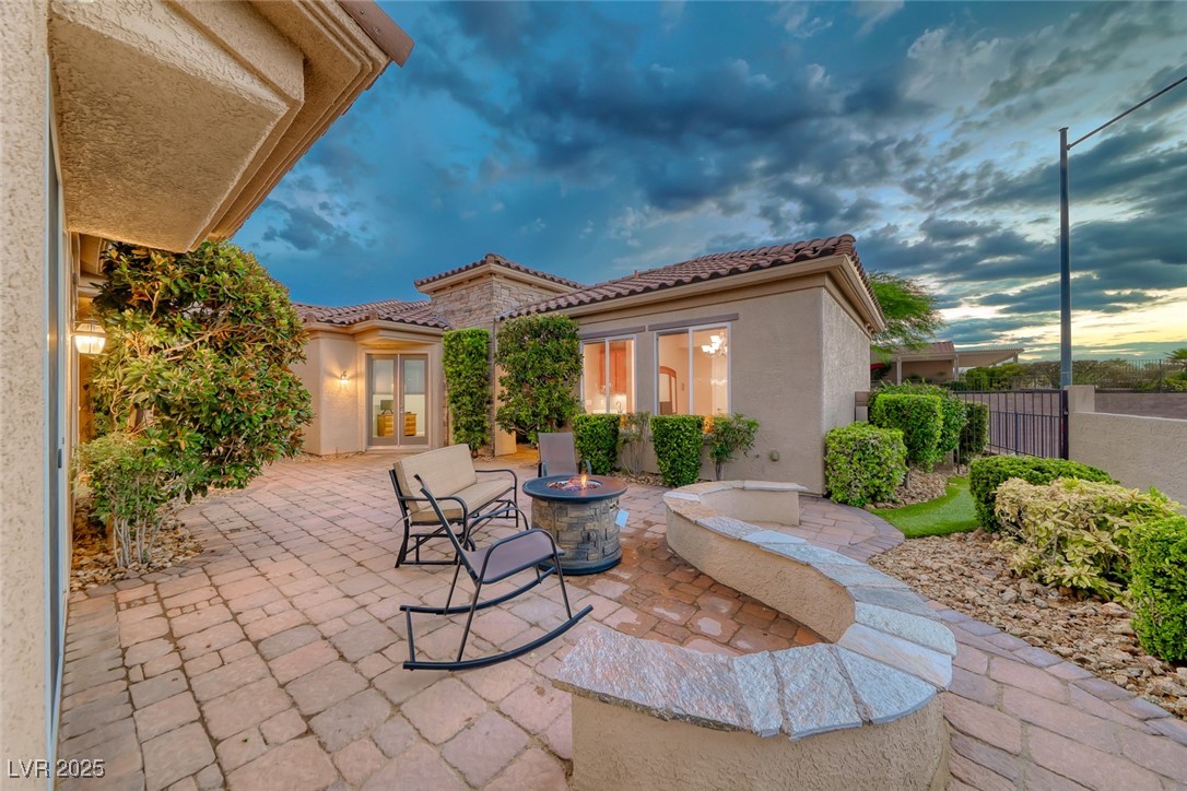 2142 Sandstone Cliffs Drive