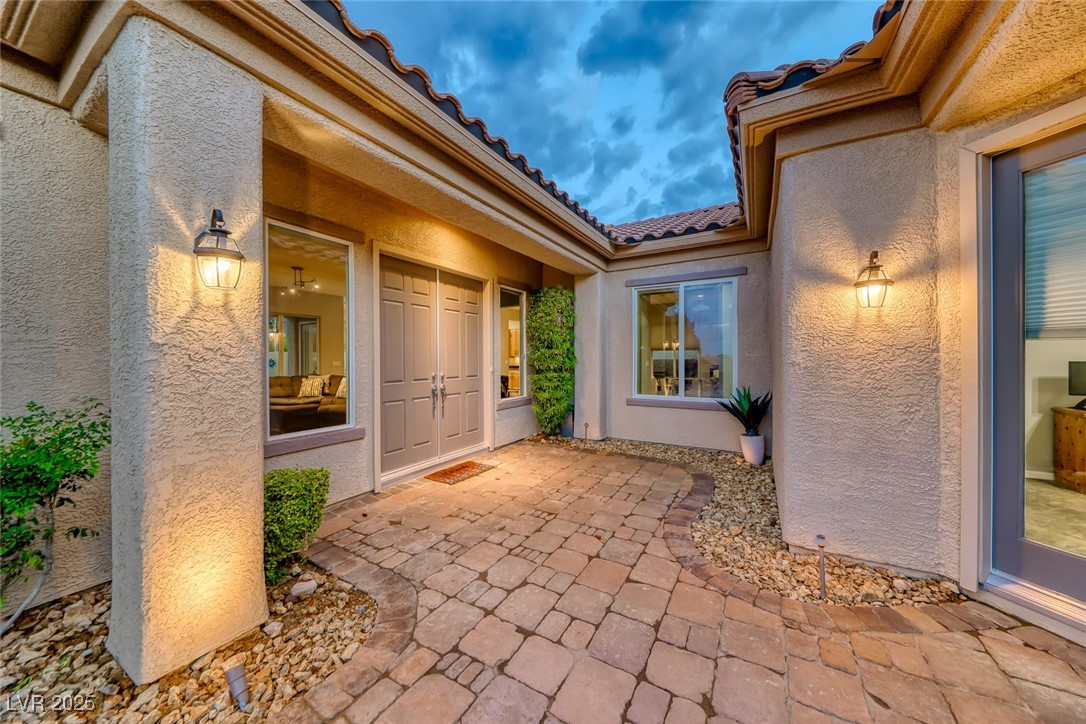 2142 Sandstone Cliffs Drive