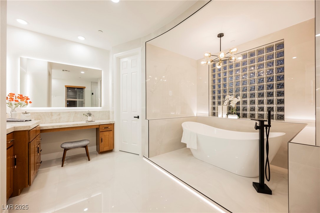 10038 Peak Lookout Street