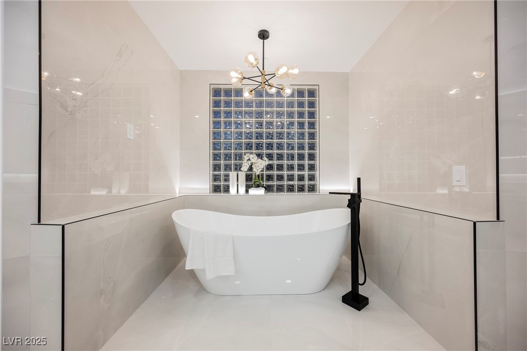 10038 Peak Lookout Street