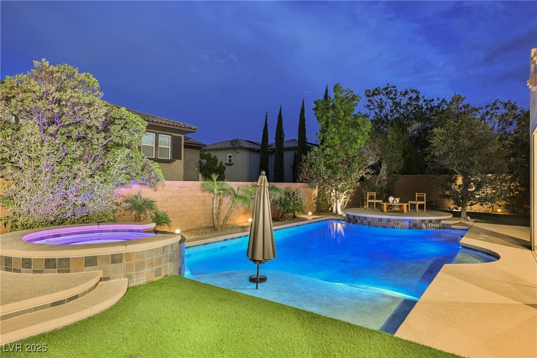 10038 Peak Lookout Street