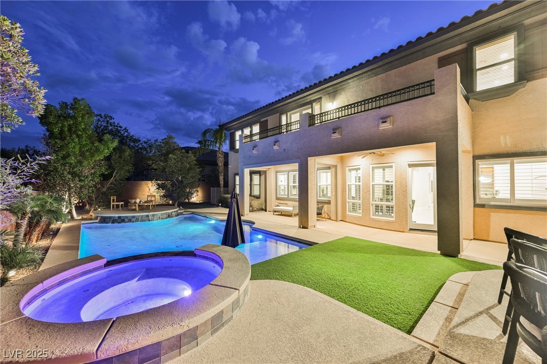 10038 Peak Lookout Street