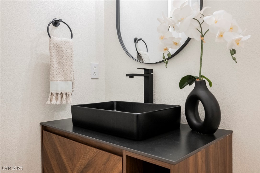 10038 Peak Lookout Street