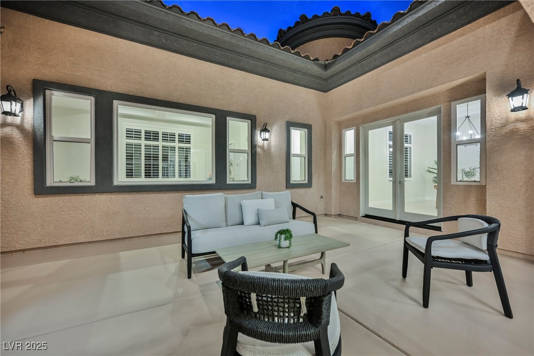 10038 Peak Lookout Street