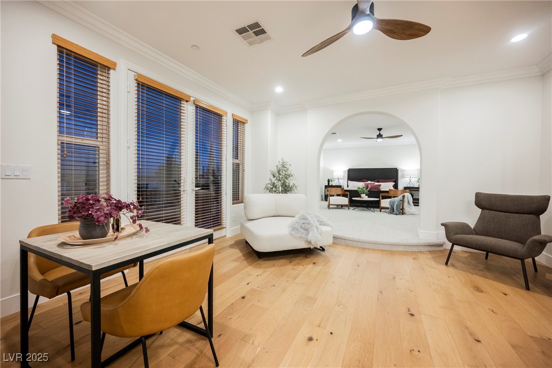 10038 Peak Lookout Street