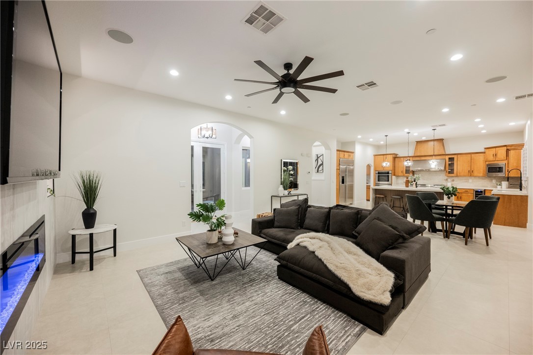 10038 Peak Lookout Street