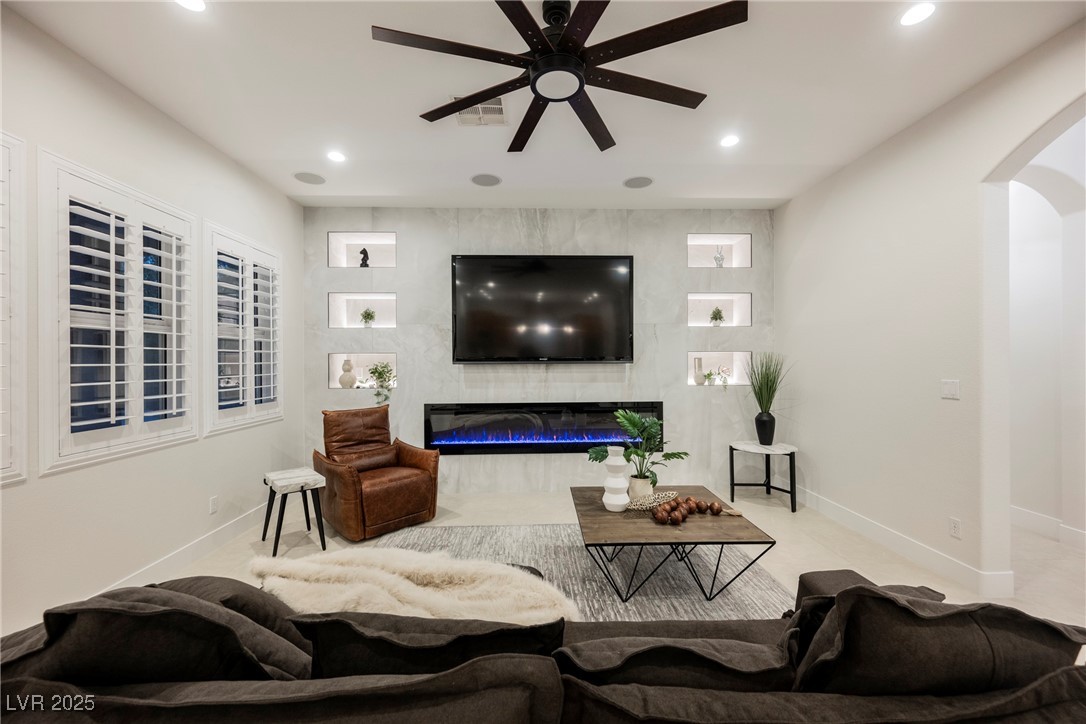 10038 Peak Lookout Street