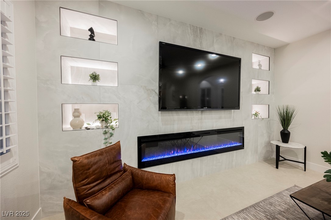 10038 Peak Lookout Street