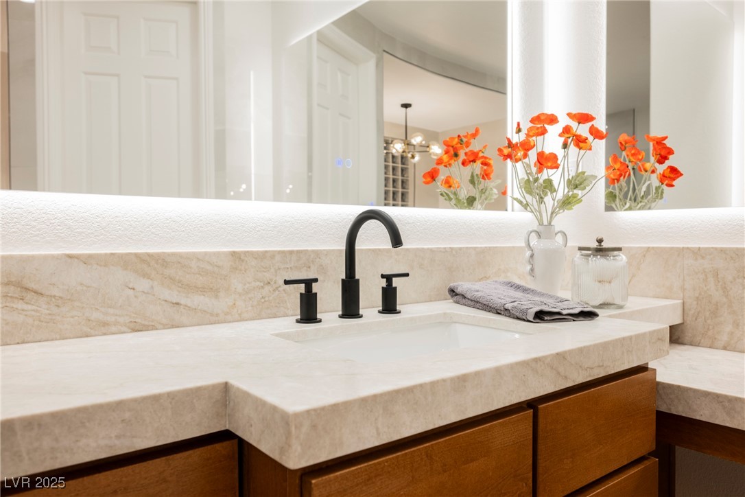 10038 Peak Lookout Street