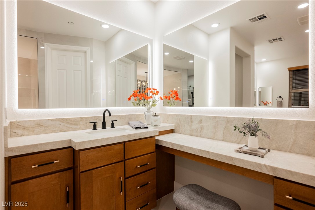 10038 Peak Lookout Street