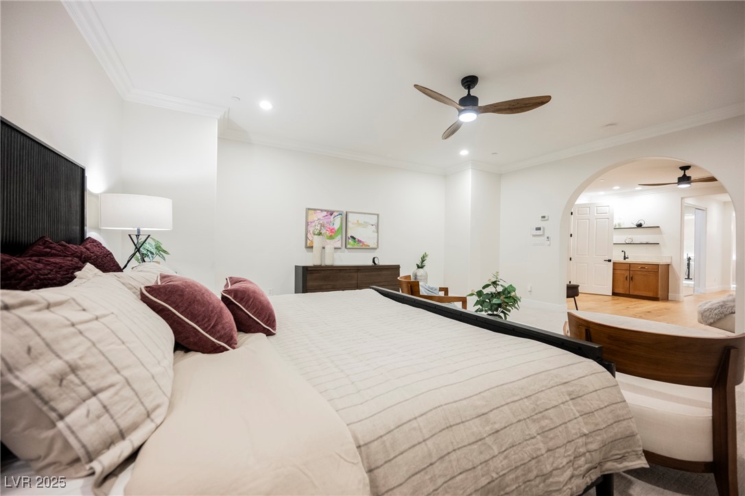 10038 Peak Lookout Street