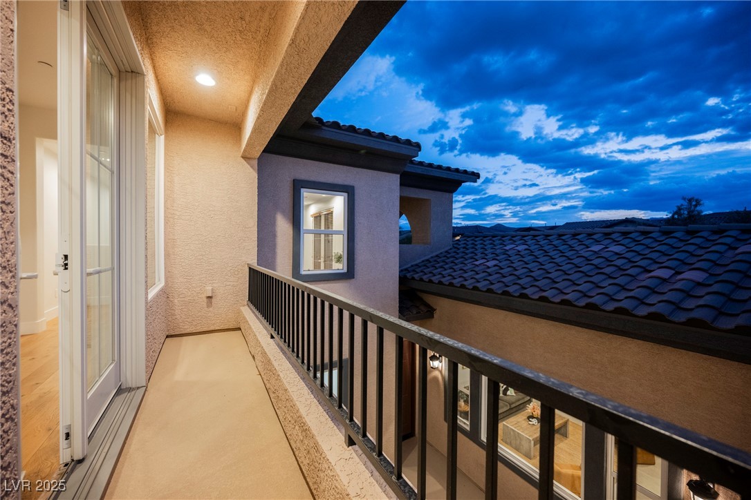 10038 Peak Lookout Street