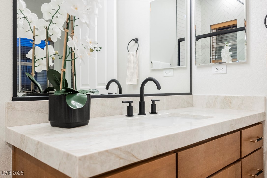 10038 Peak Lookout Street