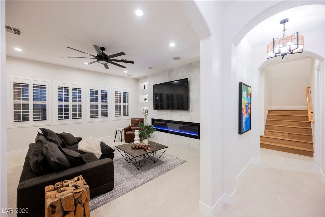 10038 Peak Lookout Street