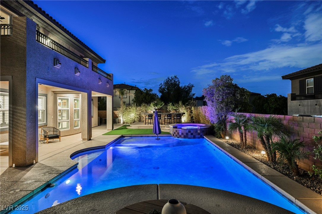 10038 Peak Lookout Street