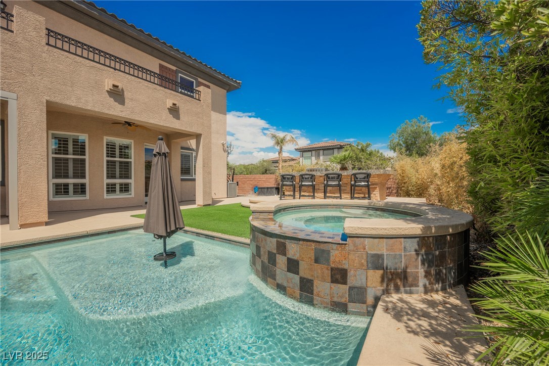 10038 Peak Lookout Street