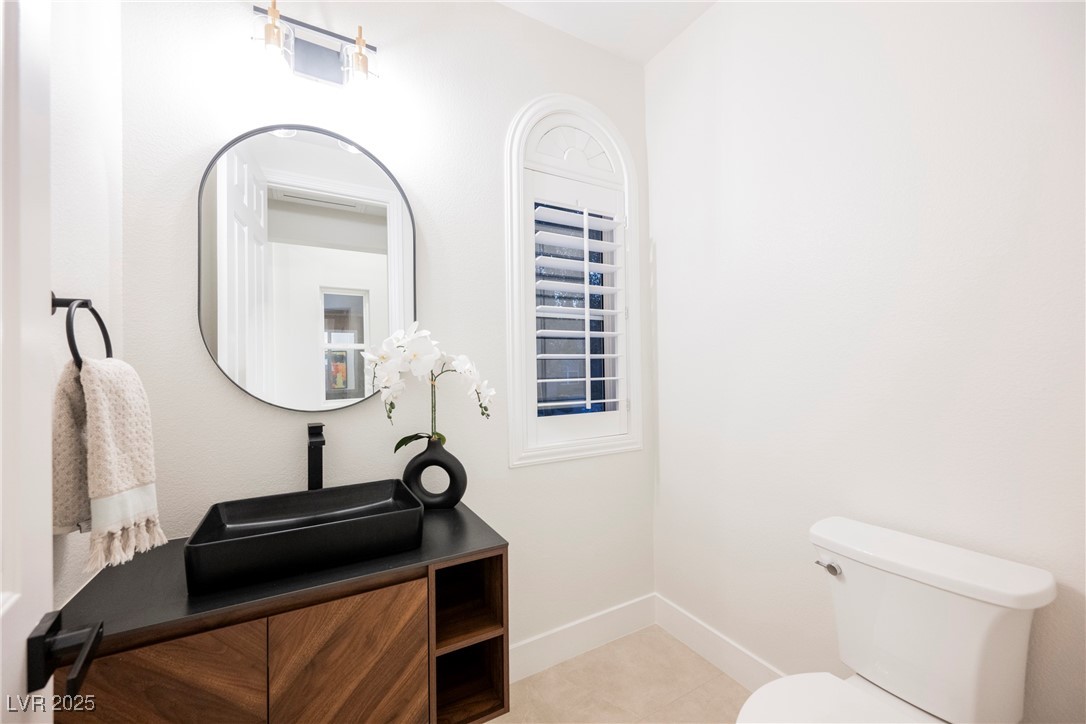 10038 Peak Lookout Street