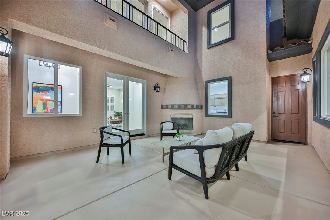 10038 Peak Lookout Street