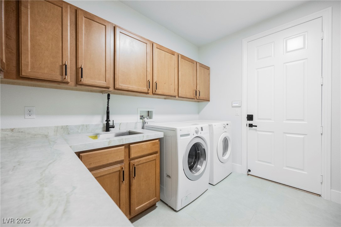 10038 Peak Lookout Street