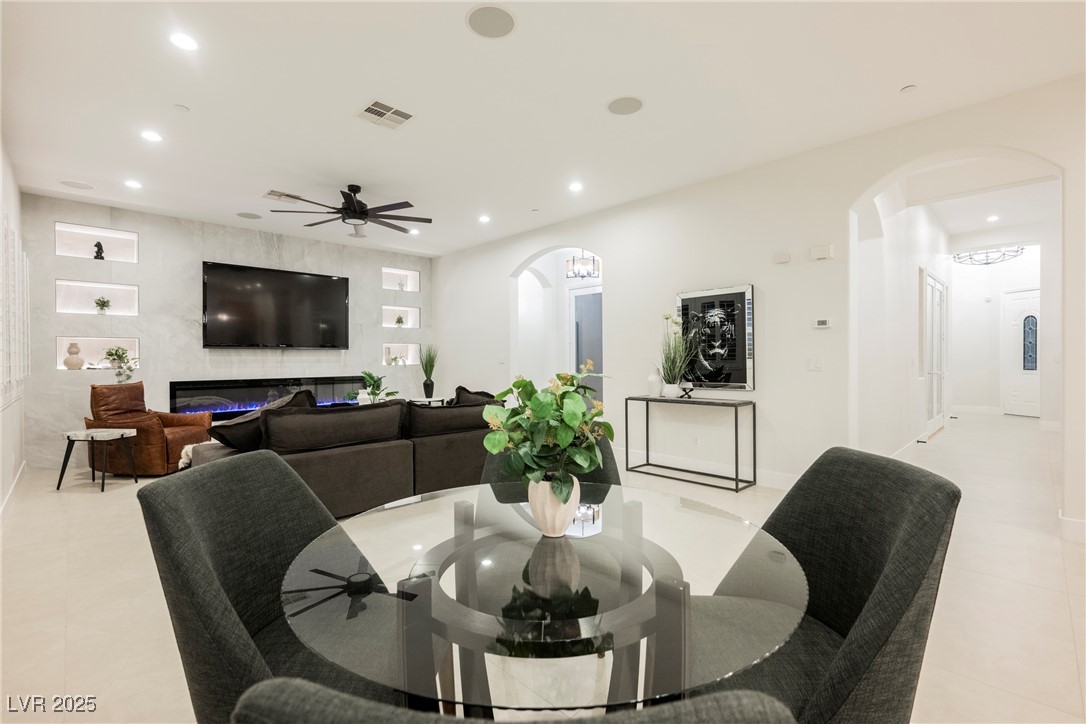 10038 Peak Lookout Street