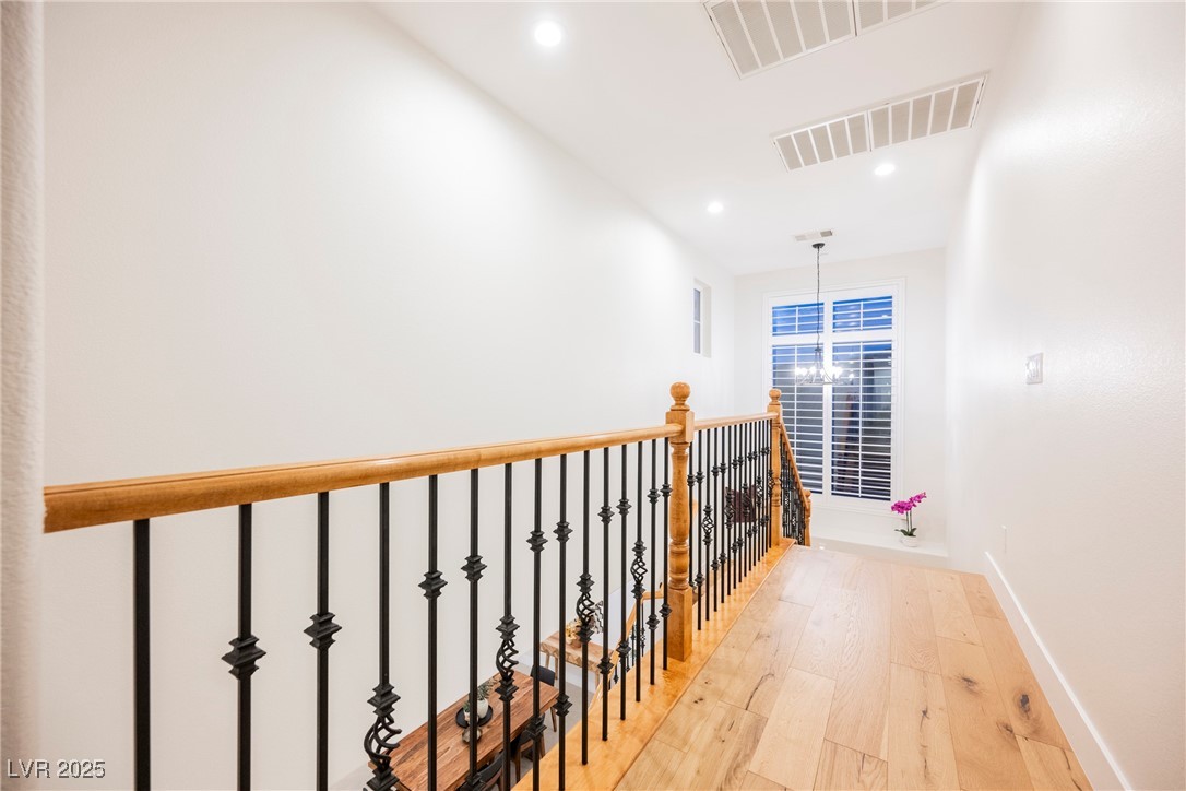 10038 Peak Lookout Street