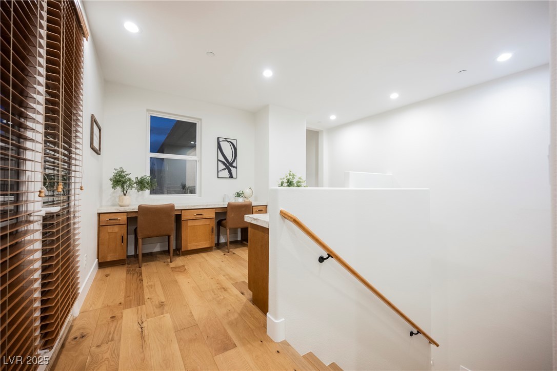 10038 Peak Lookout Street