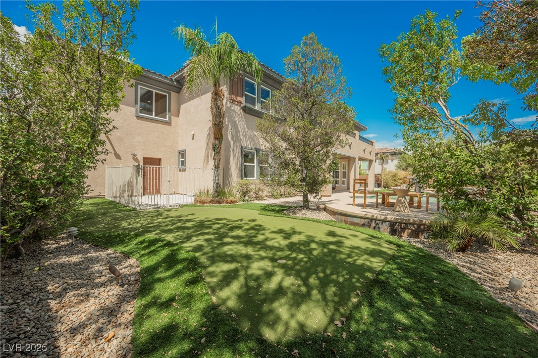 10038 Peak Lookout Street