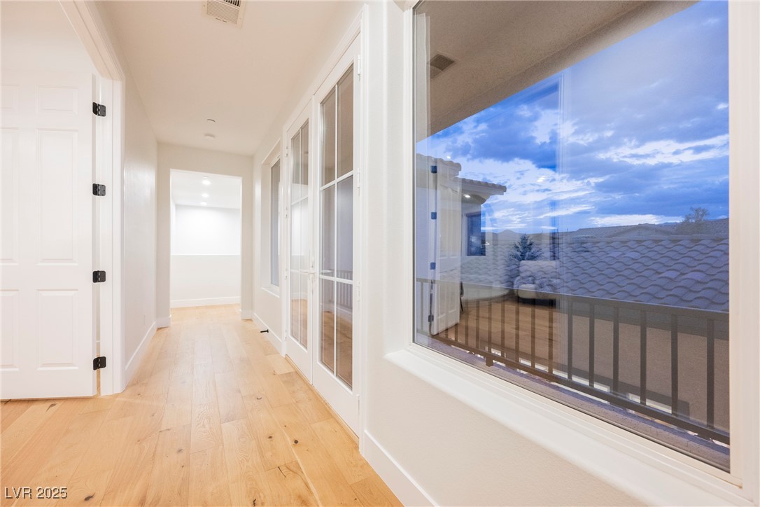 10038 Peak Lookout Street