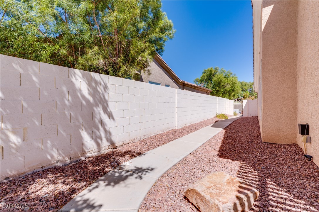 7411 Thornbuck Place