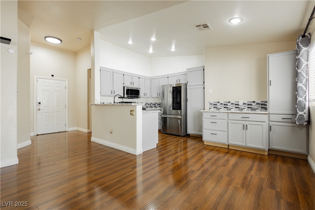 2108 Hollow Oak Avenue