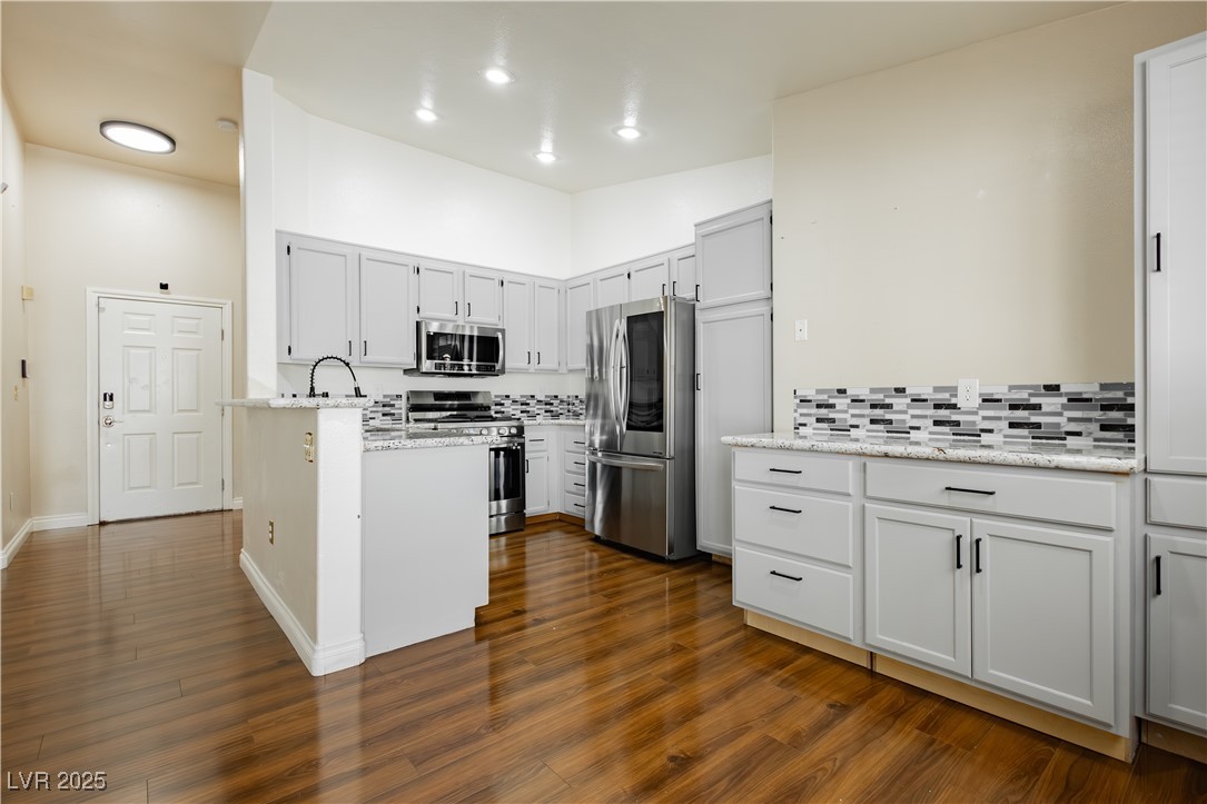 2108 Hollow Oak Avenue