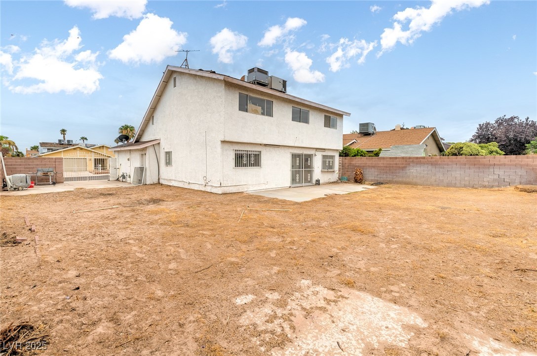 6816 Segura Drive
