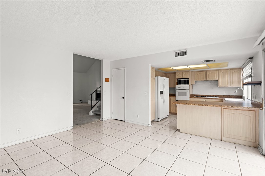6816 Segura Drive