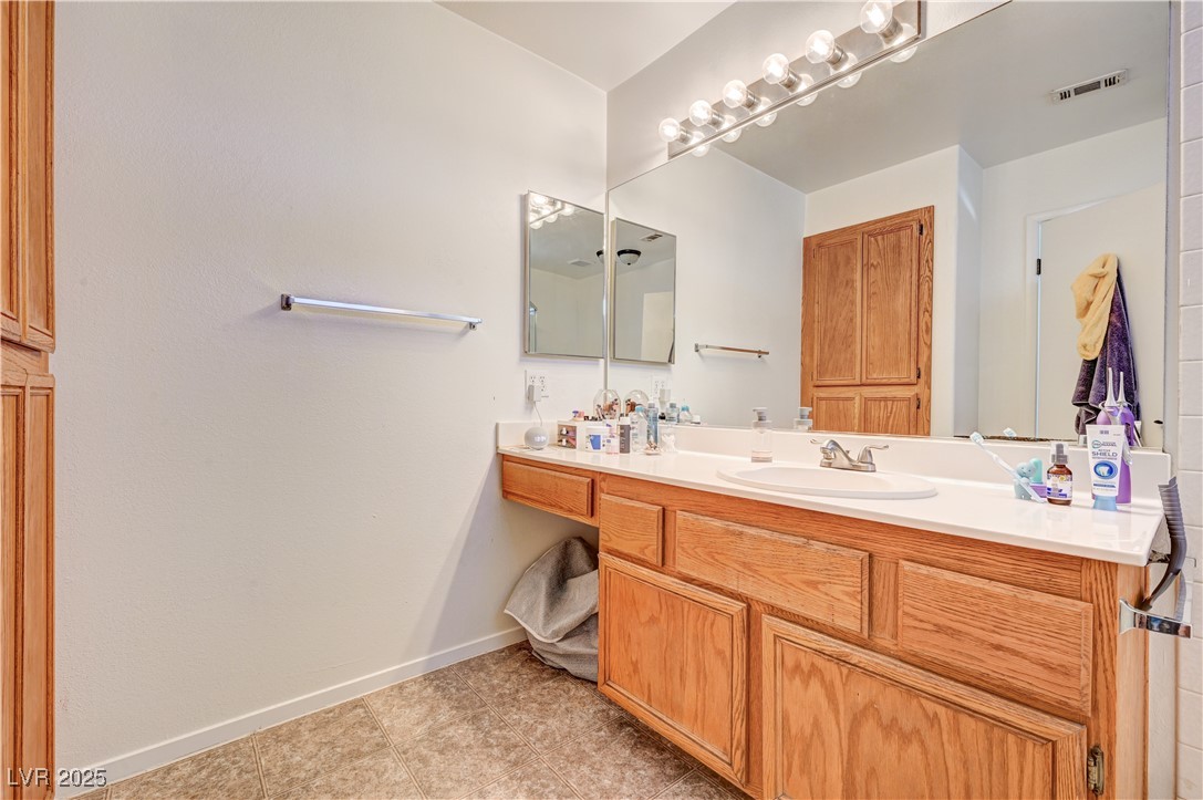 5585 Lago Court