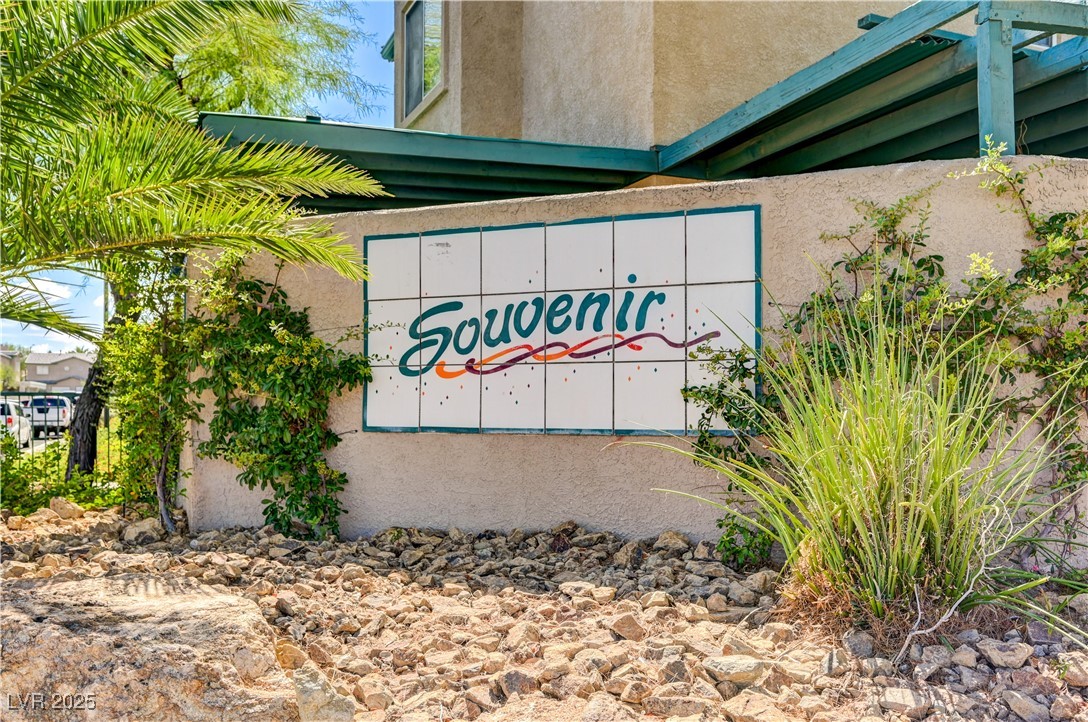5585 Lago Court