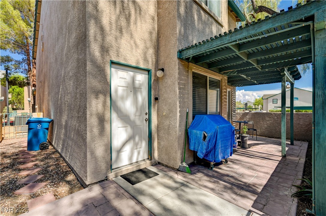 5585 Lago Court
